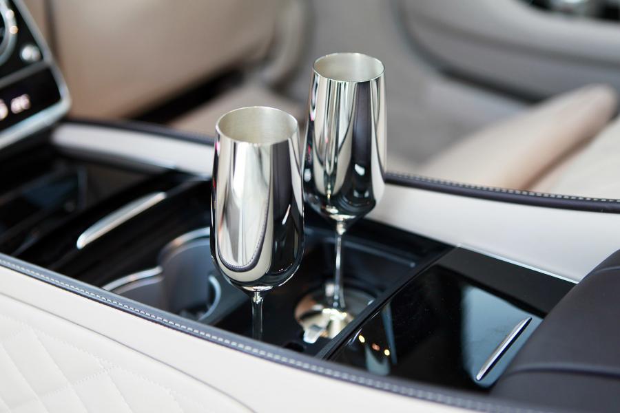 Детали интерьера Mercedes-Maybach S600 2015 года  (NA) (фото 13 из 53)